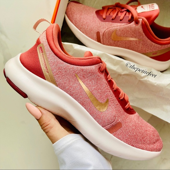 Nike Shoes - NWT Nike flex experience RN 8